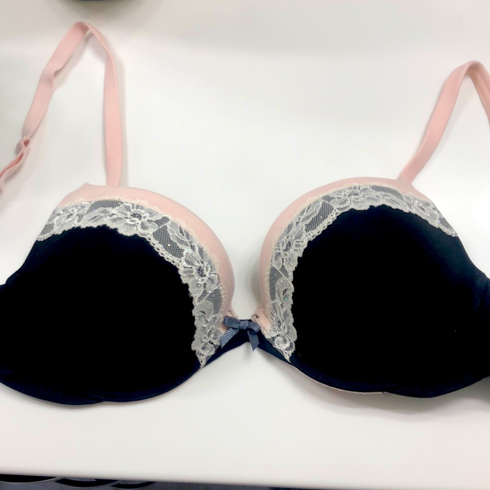 Victoria’s Secret bra-  like new!